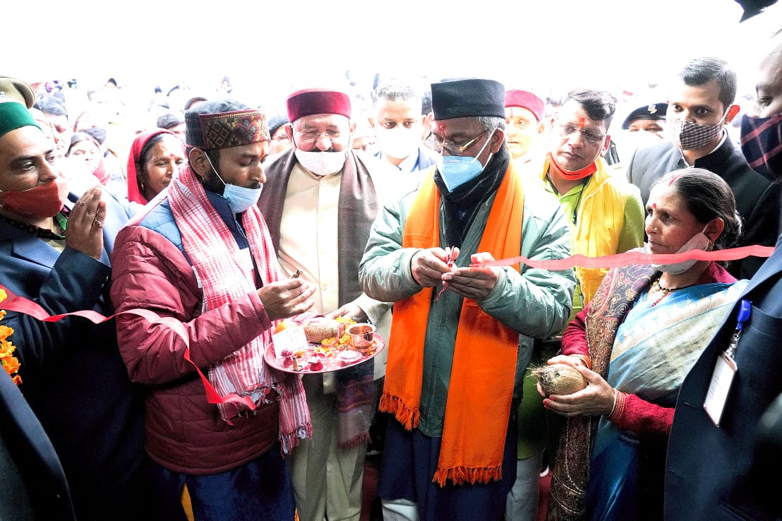 रुद्रप्रयाग। मुख्यमंत्री त्रिवेन्द्र सिंह रावत ने तिलवाड़ा स्थित गढ़वाल मंडल विकास निगम (जीएमवीएन) परिसर में हिलांस के आउटलेट का लोकार्पण किया।