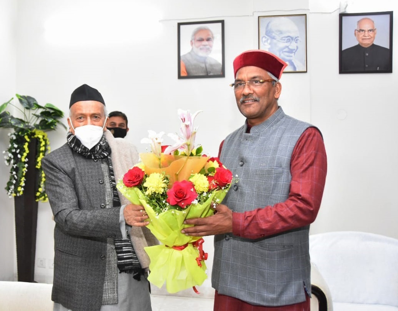 महाराष्ट्र के राज्यपाल भगत सिंह कोश्यारी ने गुरूवार को मुख्यमंत्री त्रिवेन्द्र सिंह रावत ने मुख्यमंत्री आवास में भेंट की