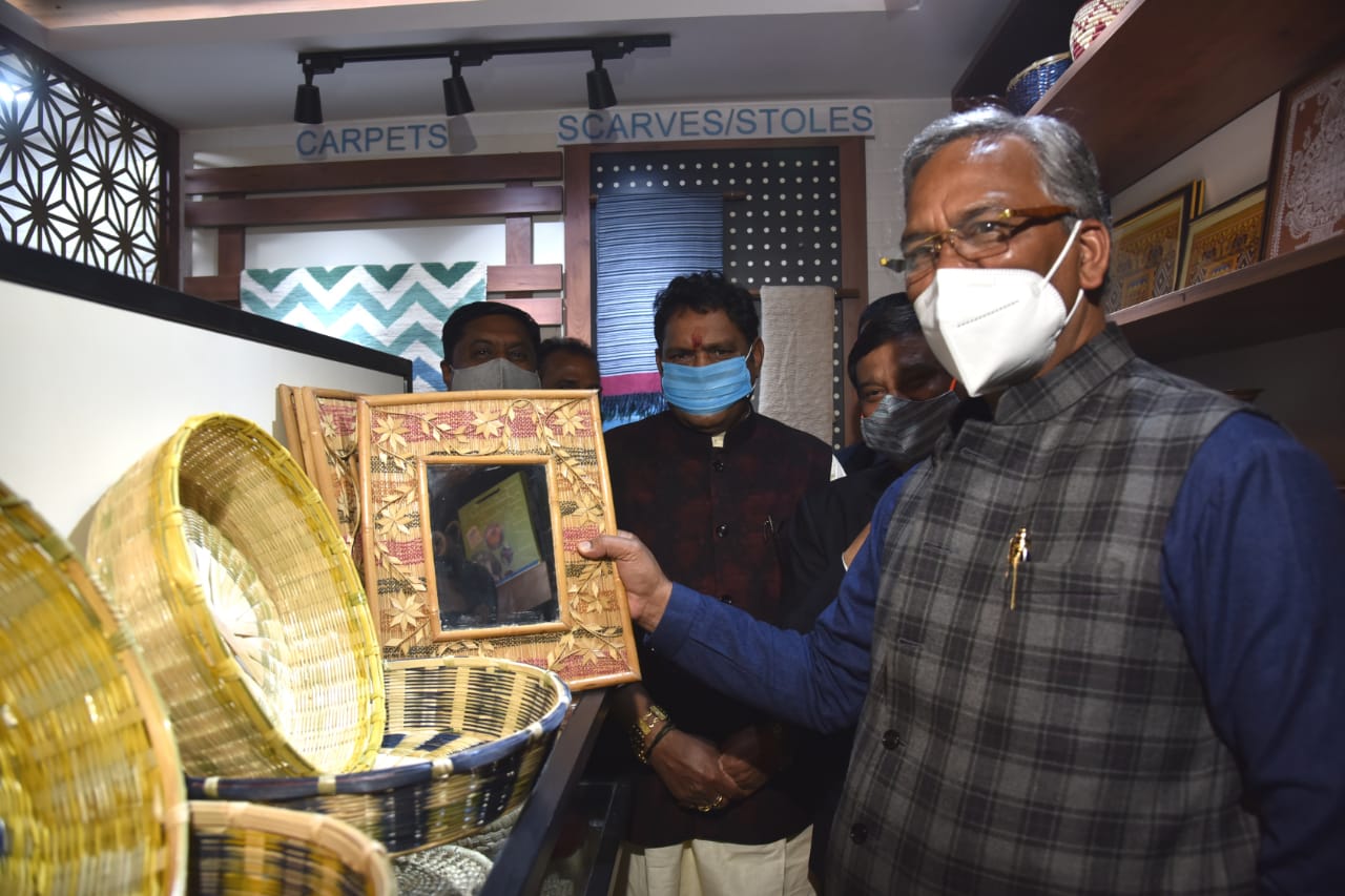 दिल्ली स्थित उत्त्तराखण्ड सदन में उत्तराखंड हथकरघा एवं हस्तशिल्प विकास परिषद के हिमाद्रि एम्पोरियम का उद्घाटन