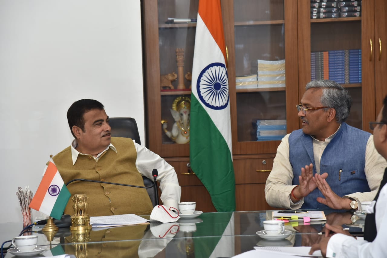 सडक परिवहन और राजमार्ग मंत्री से मिले सीएम त्रिवेंद्र, उत्तराखंड को मिली कई बड़ी सौगातें, सीएम ने जताया आभार