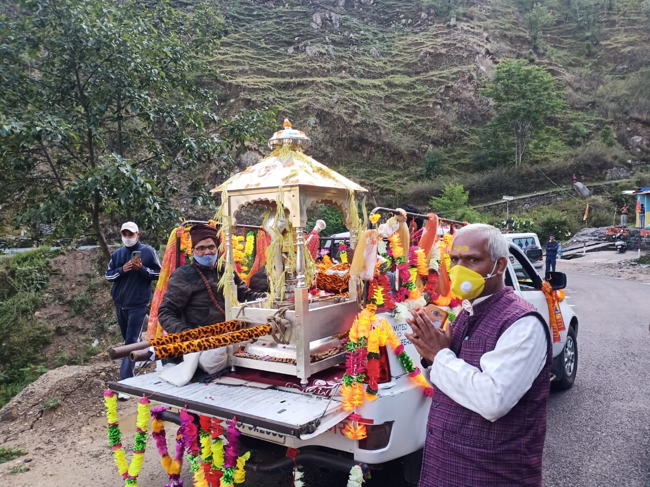 श्री केदारनाथ भगवान की पंचमुखी डोली धाम प्रस्थान हुई