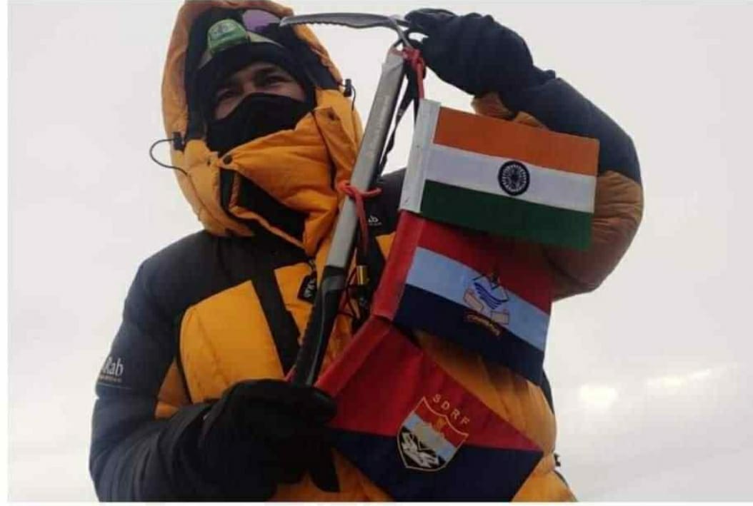 उतराखंड के लिए गर्व का समय , SDRF जवान आरक्षी राजेन्द्र नाथ ने यूरोप महाद्वीप की सबसे ऊँची चोटी माउंट एलब्रुस को फतह किया ।