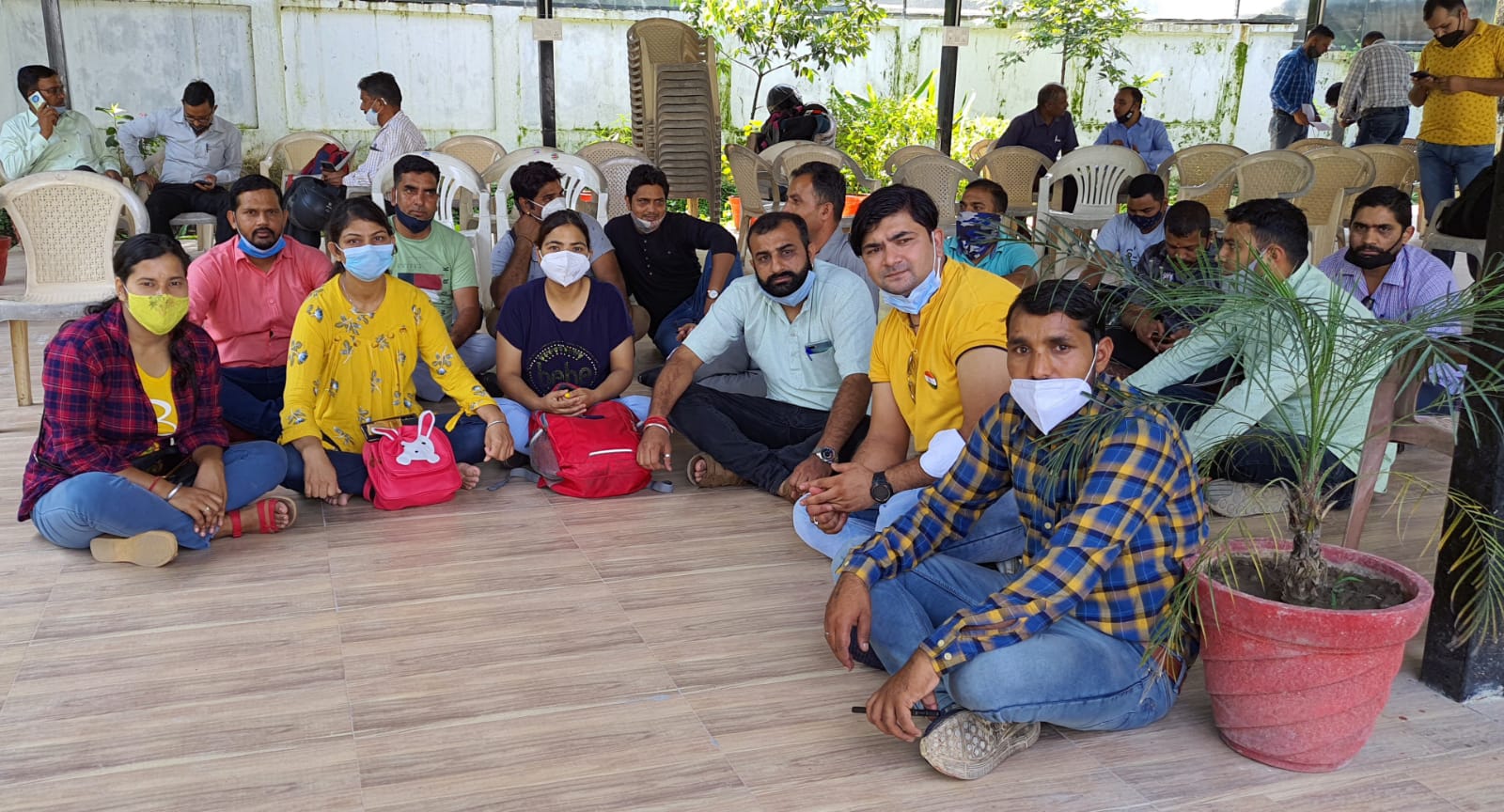 आखिर क्या हुवा मंत्री गणेश जोशी के घर पर धरने पर बैठे उपनल कर्मचारी के साथ क्यो बोले एक बहुत ही शर्मनाक बात है