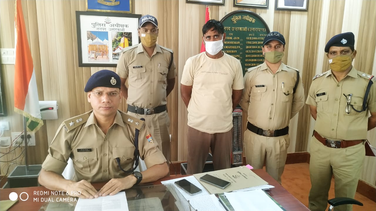 उतराखंड.   धोखाधड़ी के मामले में उत्तरकाशी पुलिस ने एक अभियुक्त को किया दिल्ली से गिरफ्तार*