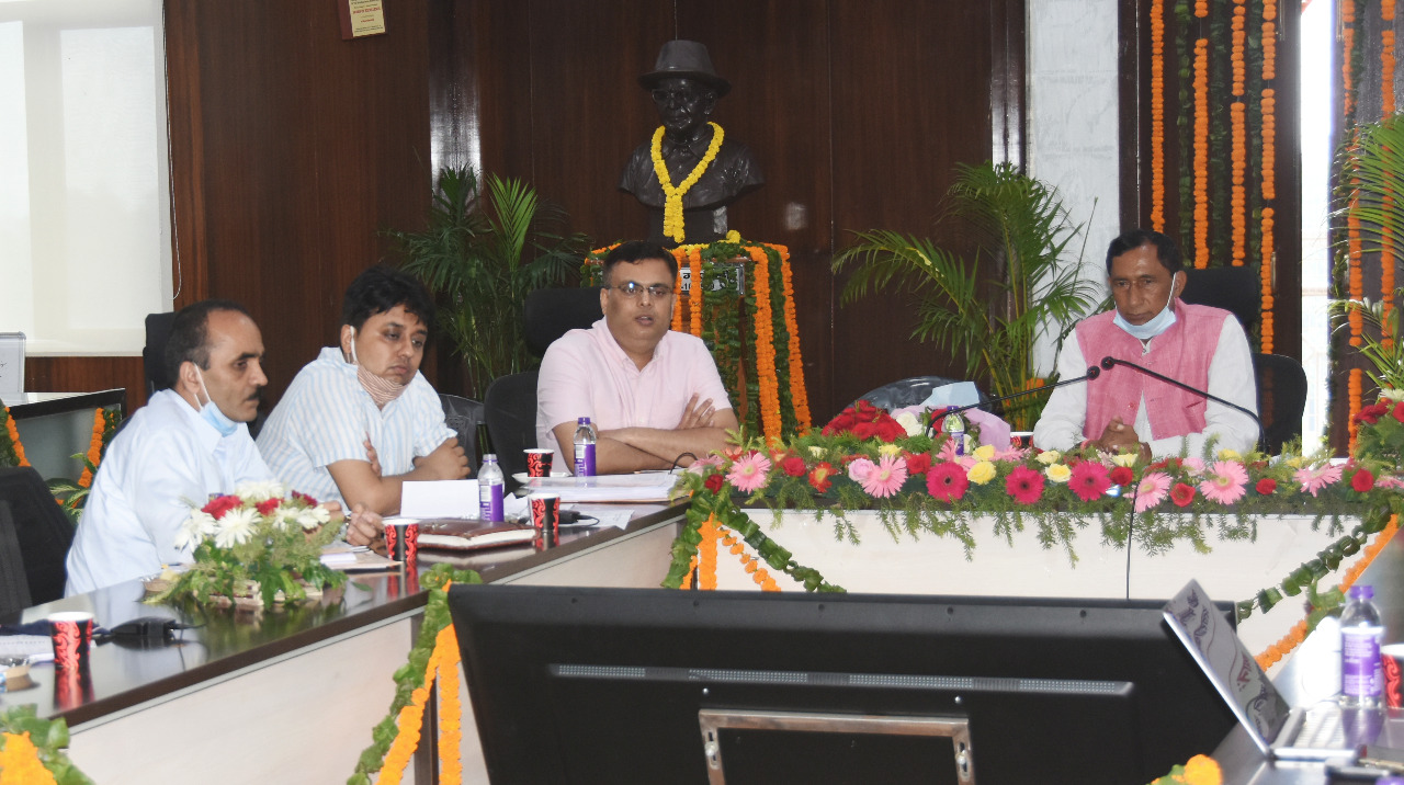 उतराखंड. पेयजल मंत्री बिशन सिंह चुफाल द्वारा समस्त जिलाधिकारियों एवं उपस्थित अन्य अधिकारियों को जल जीवन मिशन के कार्यों को समयबद्ध रूप से गुणवत्ता एवं मानकों के अनुरूप कार्यो को सम्पादित करने हेतु निर्देशित किया गया।