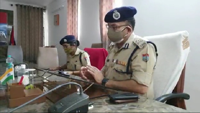 उतराखंडआईजी ने ली कुमाऊं रेंज की बैठक कप्तानों को दिए निर्देश आने वाले त्योहारों मोहर्रम और रक्षाबंधन को देखते हुए अलर्ट पर रहे*
