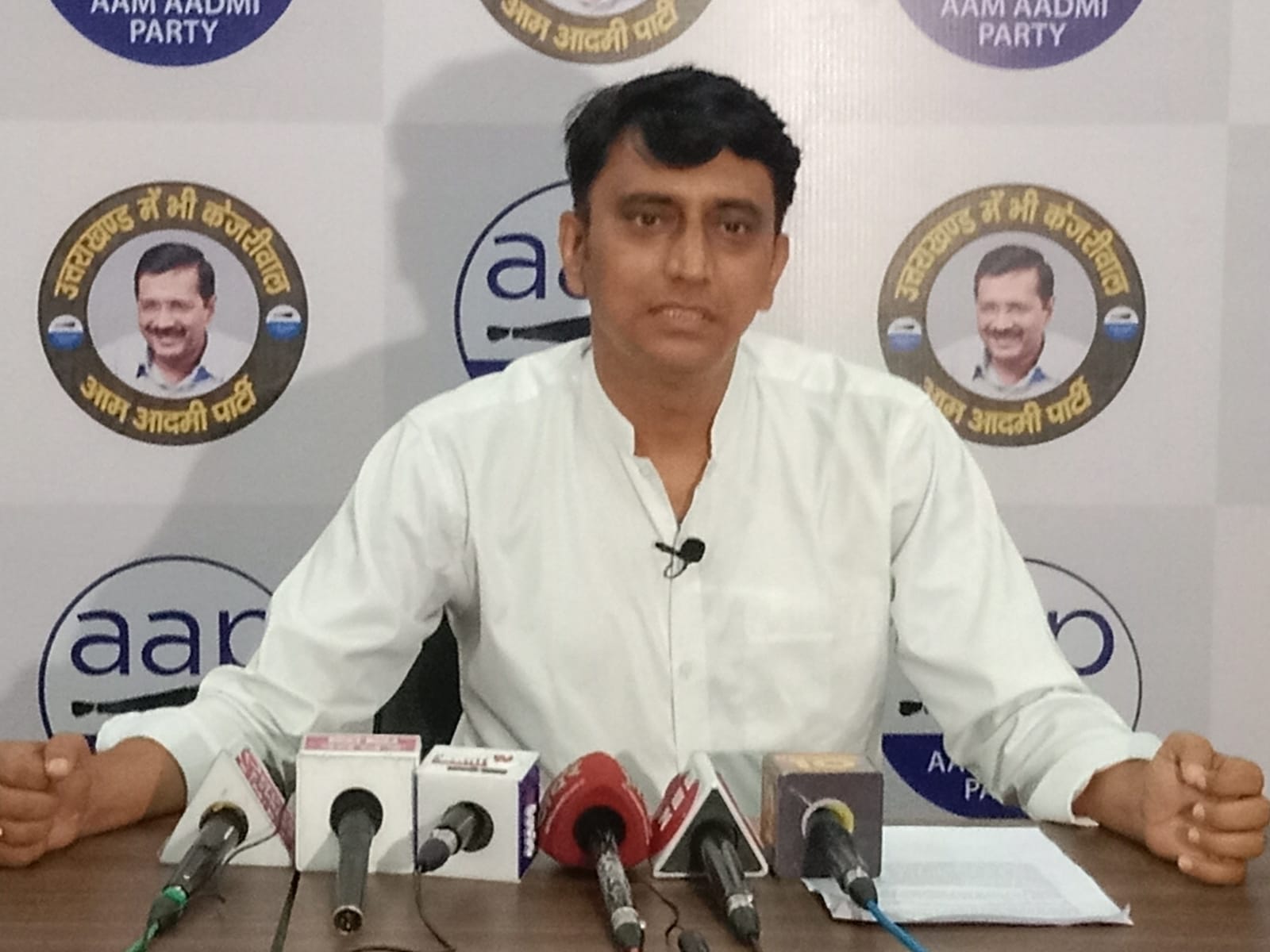 आप का “सेल्फी विद टेंपल” अभियान शुरु,जनता से अपील अपने आसपास के मंदिरों की फोटों करें साझा – आप
