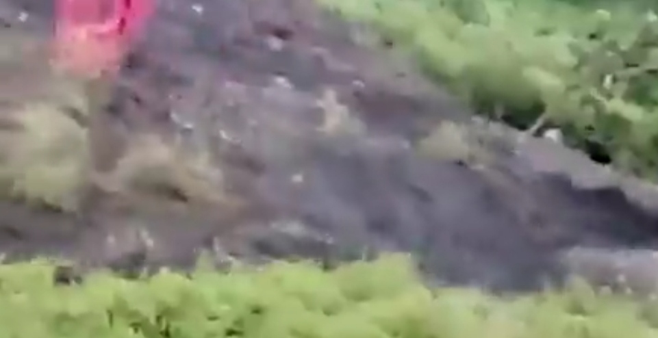 उत्तराखंड में आफत बनी बारिश, नैनीताल में भूस्खलन से तीन मकान दबे, एक महिला का पैर टूटा