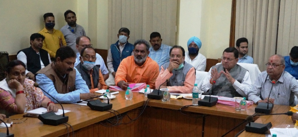 आपदा कार्यों को संवेदनशील होकर पूरी गंभीरता से लेते हुए पूरे मनोयोग से करें अधिकारी ताकि उन्हें व सरकार को जनता याद रखे। उन्होंने आपदा कार्यों को शीघ्र दुरूस्त करने हेतु जनपद नैनीताल व ऊधम सिंह नगर को आपदा मद से 50 करोड़ की धनराशि देने की घोषणा मुख्यमंत्री पुष्कर सिंह धामी ने की।