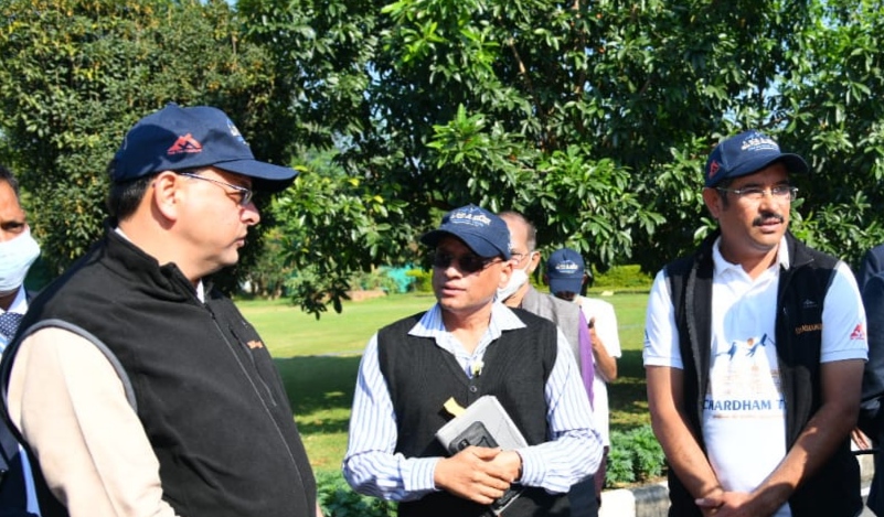 मुख्यमंत्री  पुष्कर सिंह धामी ने सोमवार को मुख्यमंत्री आवास से चारधाम के पुराने मार्गों को खोजने के लिए 25 सदस्यों के दल को हरी झंडी दिखाकर रवाना किया।