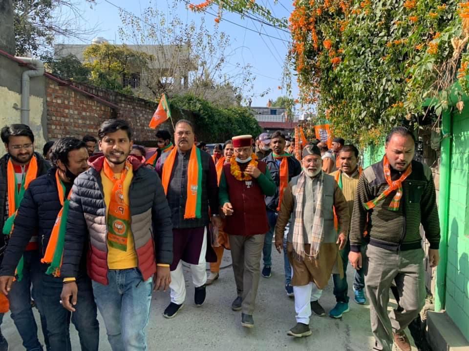 राजपुर विधानसभा में भाजपा बनाम कांग्रेस के बीच मुकाबला , भाजपा के खजान दास का डोर टू टू डोर केम्पनिंग जारी