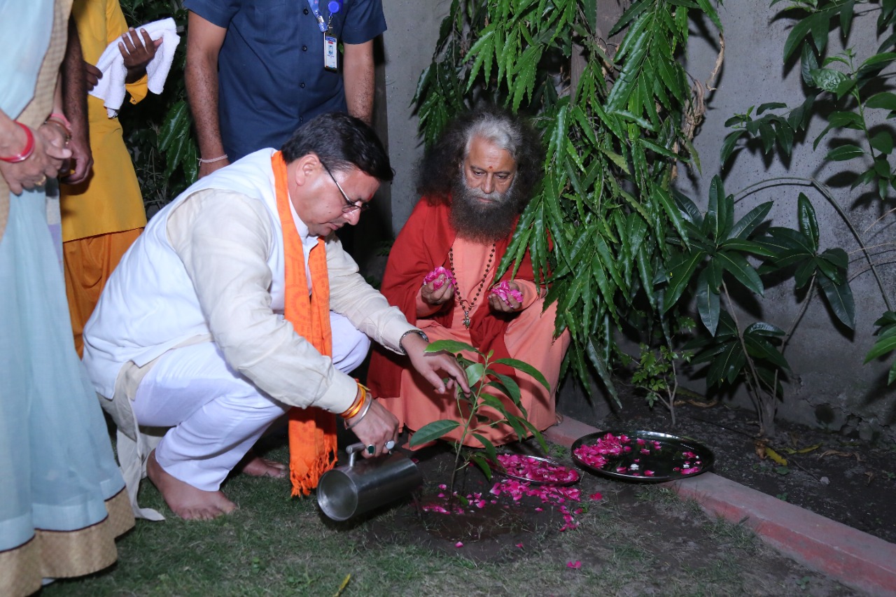 मुख्यमंत्री पुष्कर सिंह धामी ने सोमवार को परमार्थ निकेतन ऋषिकेश में एक माह तक आयोजित होने वाली राम कथा महायज्ञ की आयोजकों को शुभकामना दी है
