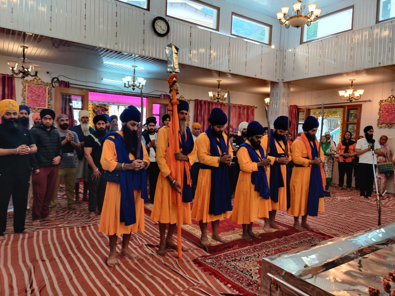 अभी तक आठ लाख लोग चार धाम के दर्शन कर चुके है। लाखों लोगों ने दर्शन हेतु चारधामों के लिए आनलाइन आफ लाईंन अपना रजिस्ट्रेशन करा दिया है सरकार का प्रयास है की श्रद्धालुओं को कोई परेशानी न हो।