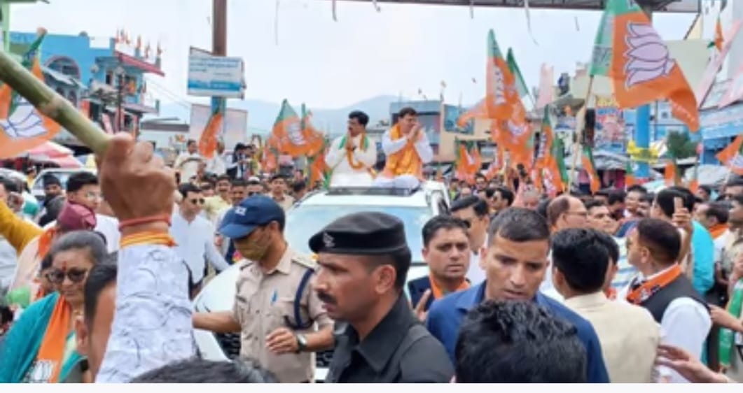 चंपावत जिले की एक अलग पहचान होगी।  इस विधानसभा में विकास की अपार संभावनाएं हैं जिन्हें चुनावों के बाद शीघ्र ही धरातल पर उतारा जाएगा। चंपावत मुख्यालय रोड शो मे सीएम धामी नें जनता का अभिवादन किया