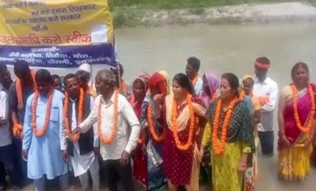 Uttarakhand News: खटीमा से विधानसभा चुनाव में सीएम धामी को मिली हार का ग्रामीणों ने किया सामूहिक रूप से सांकेतिक जल समाधि लेकर प्रायश्चित