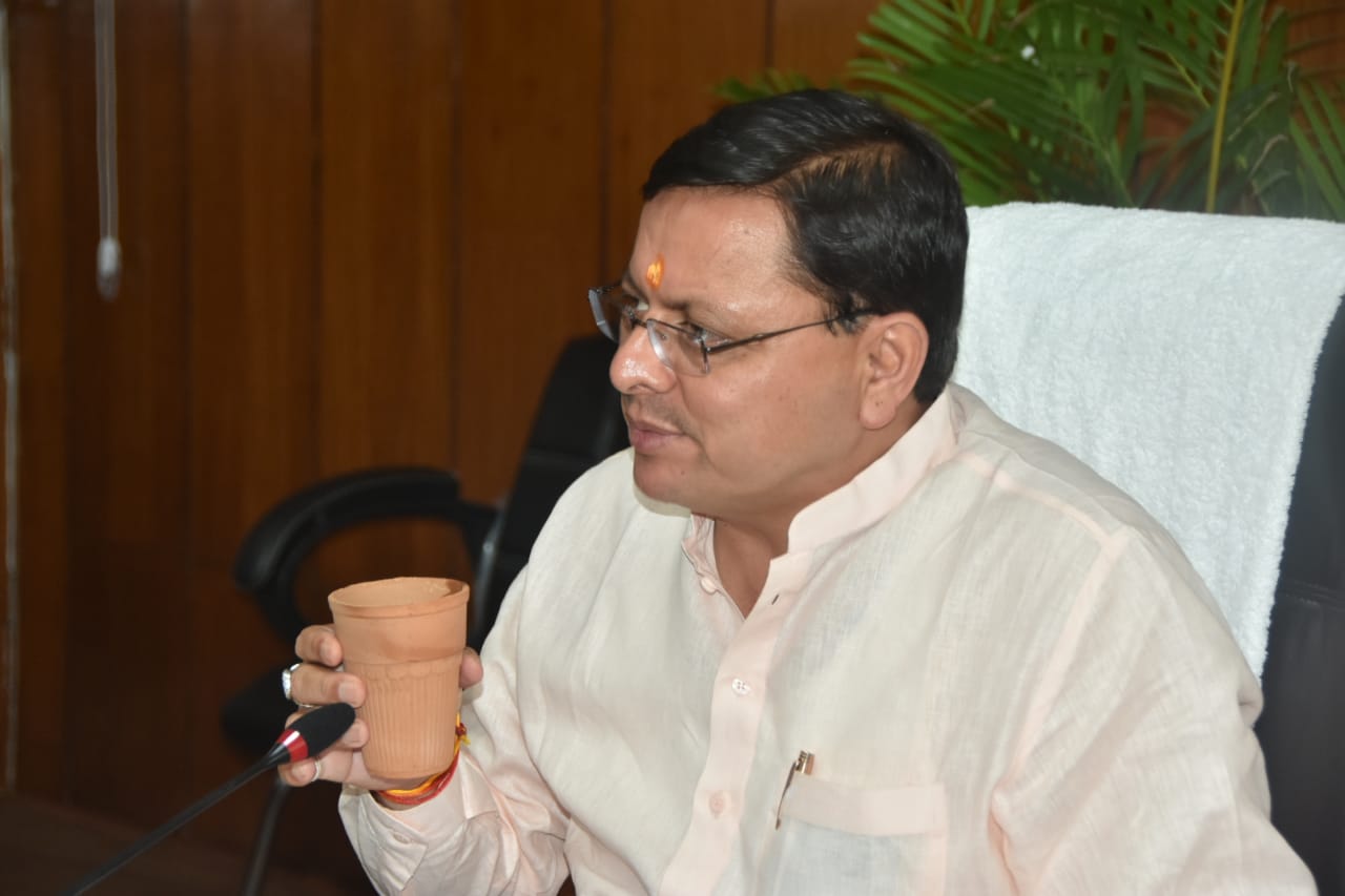 मुख्यमंत्री आवास एवं सचिवालय में मिट्टी से बने गिलासों में चाय देने की शुरूआत की जाए।समृद्ध एवं प्राचीन हस्तकला ‘‘कुम्हारी कला ‘‘ को राज्य में बढ़ावा दिया जाए- मुख्यमंत्री