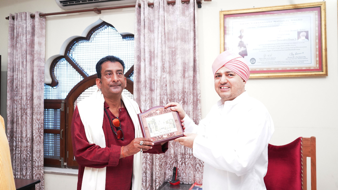 सिने अभिनेता हेमंत पाण्डे ने श्री दरबार साहिब में टेका मत्था श्री दरबार साहिब का इतिहास व पौराणिक महत्व जानकर हुए अभिभूत पढे ये ख़ास रिपोर्ट