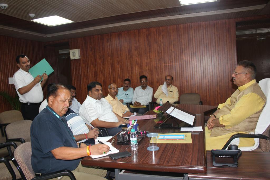 ग्रामीण विकास मंत्री द्वारा निर्देशित किया गया कि, क्षेत्र की पेयजल समस्याओं के स्थायी समाधान हेतु जल स्रोतों को रिचार्ज करने की कार्य नीति तैयार करते हुए तत्काल कार्य प्रारंभ किया जाए।