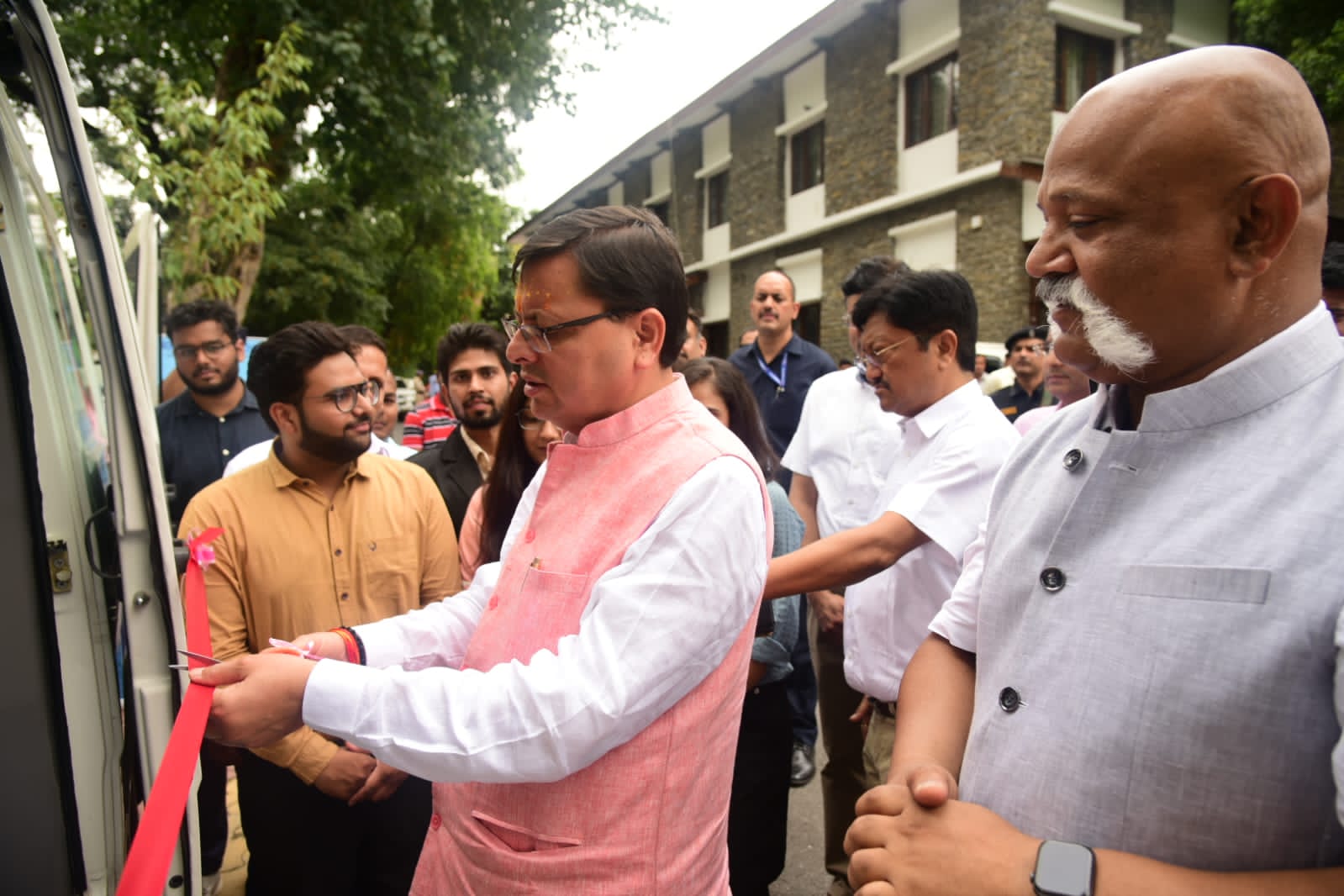 किसी भी आपदा की स्थिति में ड्रोन तकनीक पर आधारित यह मोबाइल ग्राउंड कंट्रोल स्टेशन आपदा संबंधी डाटा जुटाने में कारगर साबित होगा। इस अवसर पर मुख्यमंत्री ने नभनेत्र की सराहना की और साथ ही DARC की टीम को प्रमाणपत्र भी दिए