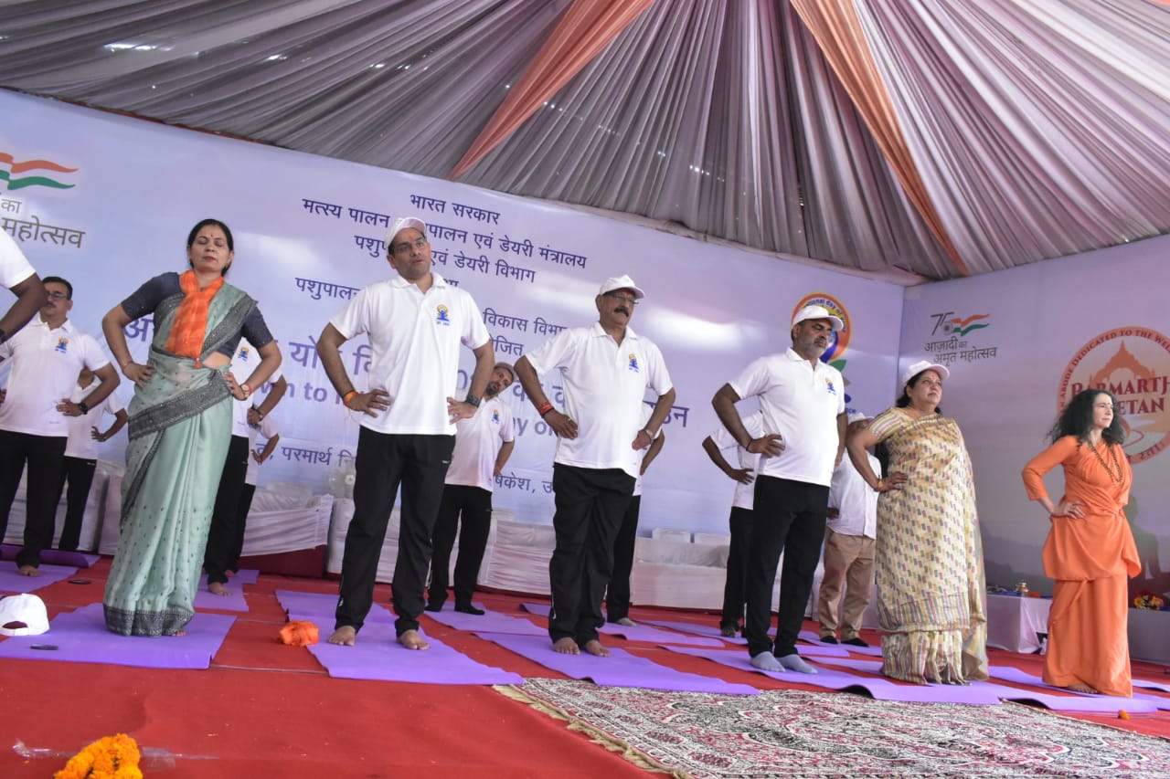पशुपालन मंत्री उत्तराखंड सौरभ बहुगुणा ने अपने संबोधन में कहा कि योग करने से जीवन शैली और अनेक मानसिक रोगों से छुटकारा मिलता है तथा एक लंबा व स्वस्थ जीवन जीने का अवसर भी प्राप्त होता है।