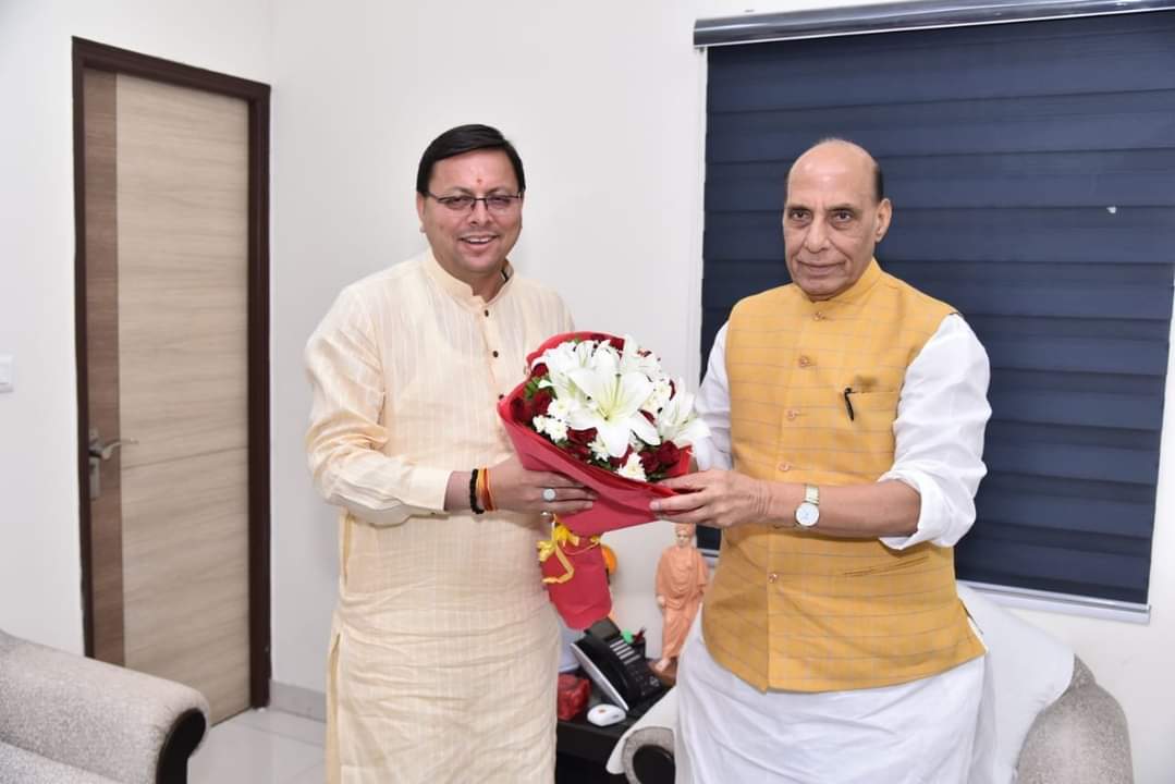 मुख्यमंत्री ने सैनिक स्कूल की स्थापना के लिए केंद्रीय रक्षा मंत्री से  अवस्थापना विकास हेतु वित्तीय सहायता प्रदान किये जाने का अनुरोध किया।  