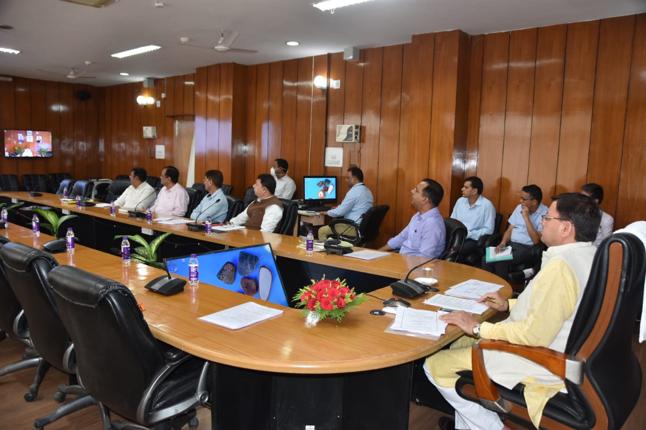 मुख्यमंत्री ने कहा कि प्रधानमंत्री के नेतृत्व में उत्तराखण्ड लगातार प्रगति के पथ पर आगे बढ रहा है। केदारनाथ धाम का पुनर्निर्माण का कार्य तेजी से चल रहा है,