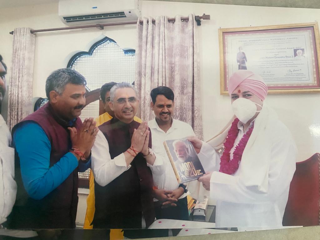 श्री दरबार साहिब में श्रद्धा भाव के साथ मनाया गया गुरु पूर्णिमा का महापर्व श्री दरबार साहिब में हुई विशेष पूजा अर्चना, लंगर व प्रसाद वितरित किया गया, श्रीमहंत देवेन्द्र दास जी महाराज ने संगतों को दिए दर्शन