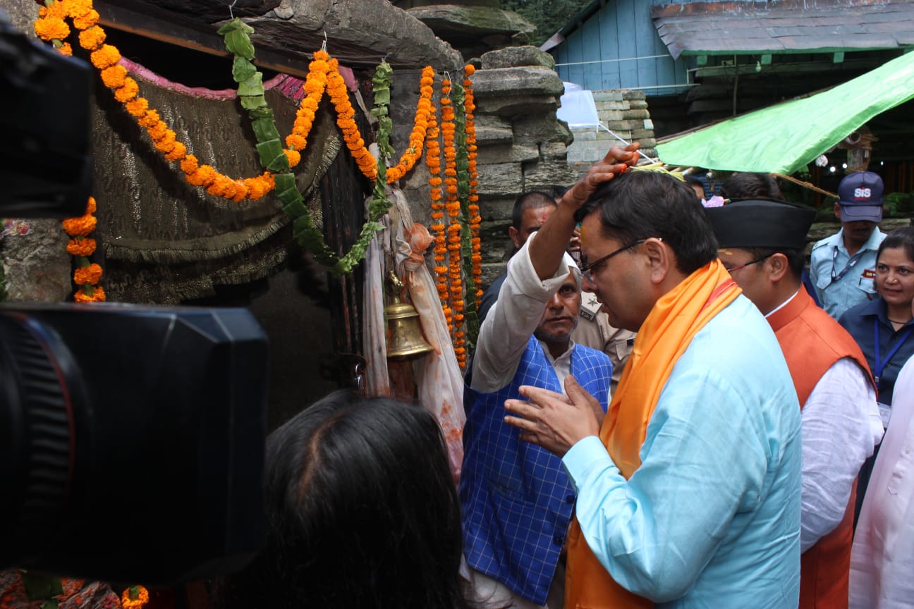 मुख्यमंत्री ने हरेला पर्व पर प्रदेशवासियों को बधाई दी तथा जागेश्वर धाम परिसर में पौधारोपण भी किया। मुख्यमंत्री ने विधानसभा जागेश्वर में कुल 12.35 करोड़ लागत की विभिन्न विकास योजनाओं का शिलान्यास एवं लोकार्पण किया