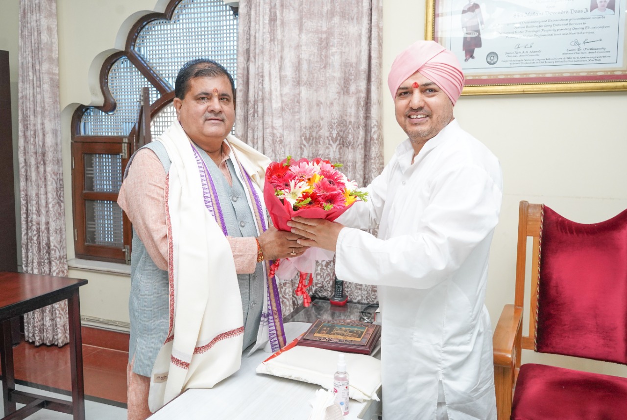 उत्तराखण्ड भाजपा प्रदेश अध्यक्ष महेन्द्र भट्ट ने श्री दरबार साहिब में टेका मत्था,श्री महाराज जी ने प्रदेश अध्यक्ष को हार्दिक बधाई दी व उनके उज्जवल भविष्य के लिए शुभकामनाएं दीं।