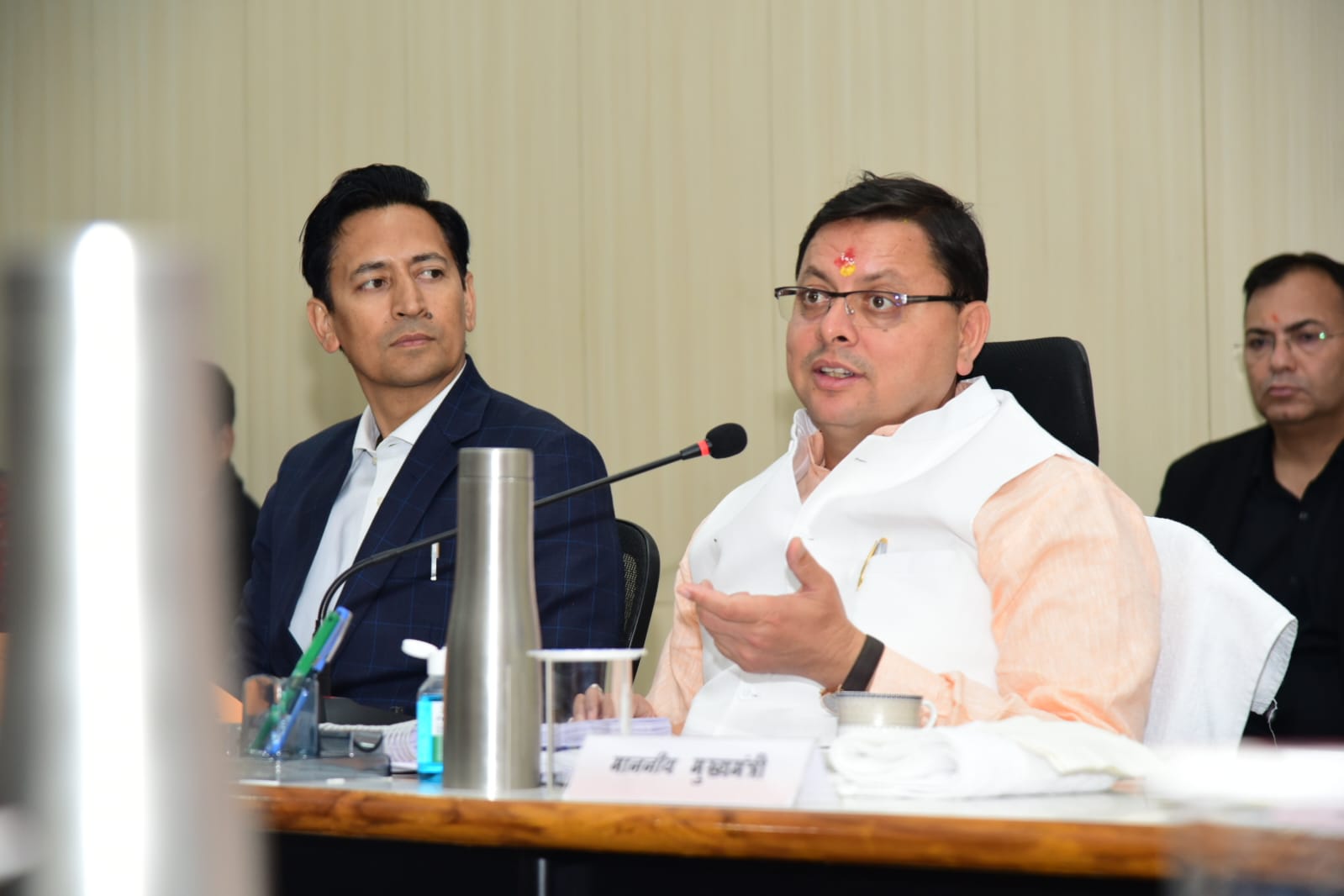 मुख्यमंत्री पुष्कर सिंह धामी ने रविवार को पिथौरागढ़ स्थित विकास भवन सभागार में जिला स्तरीय अधिकारियों के साथ जनपद में चल रहे विकास कार्यों की समीक्षा की तथा सभी संबंधित अधिकारियों को