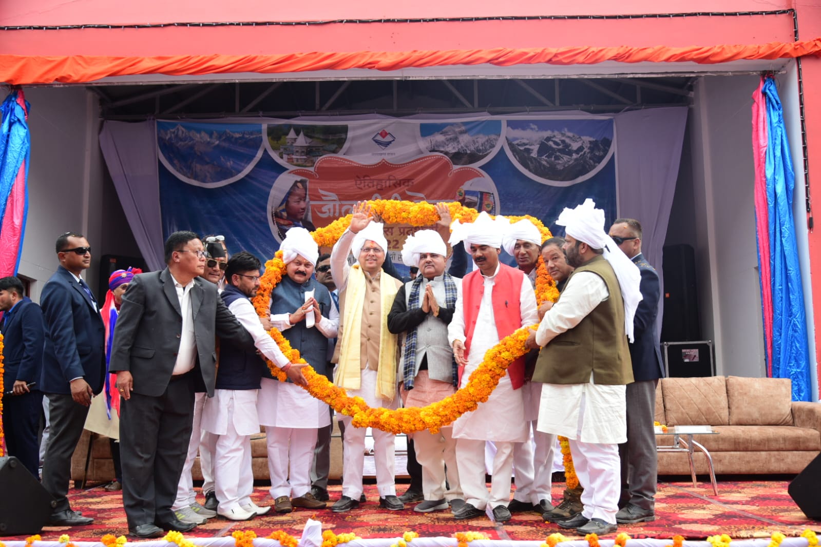 मुख्यमंत्री पुष्कर सिंह धामी ने सोमवार को गौचर में 70वें राजकीय औद्योगिक विकास एवं सांस्कृतिक मेले का विधिवत् उद्घाटन किया।