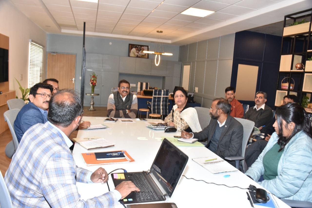 अपर मुख्य सचिव   आनन्दवर्धन ने मानव-वन्यजीव संघर्ष को समाप्त करने हेतु पायलट प्रोजेक्ट के तहत 5 गांवों को चिह्न्ति कर प्रभावी समाधानों के क्रियान्वयन को आरम्भ करने के निर्देश जलागम विभाग को दिए हैं