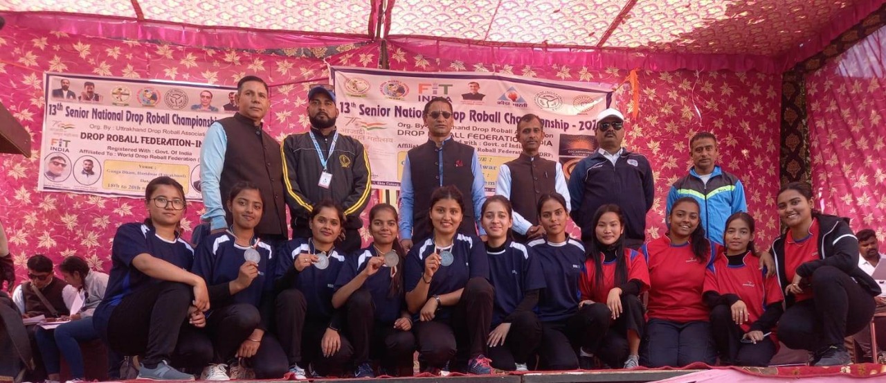 श्री गुरु राम राय विश्वविद्यालय की छात्राओं ने राष्ट्रीयड्रॉप रो बॉल प्रतियोगिता में जीता कांस्य पदक ।