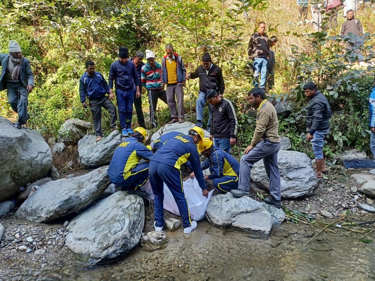 उत्तराखंड के अल्मोड़ा में वाहन दुर्घटना- SDRF ने मौके पर चलाया सर्च एंड रेस्क्यू ऑपरेशन