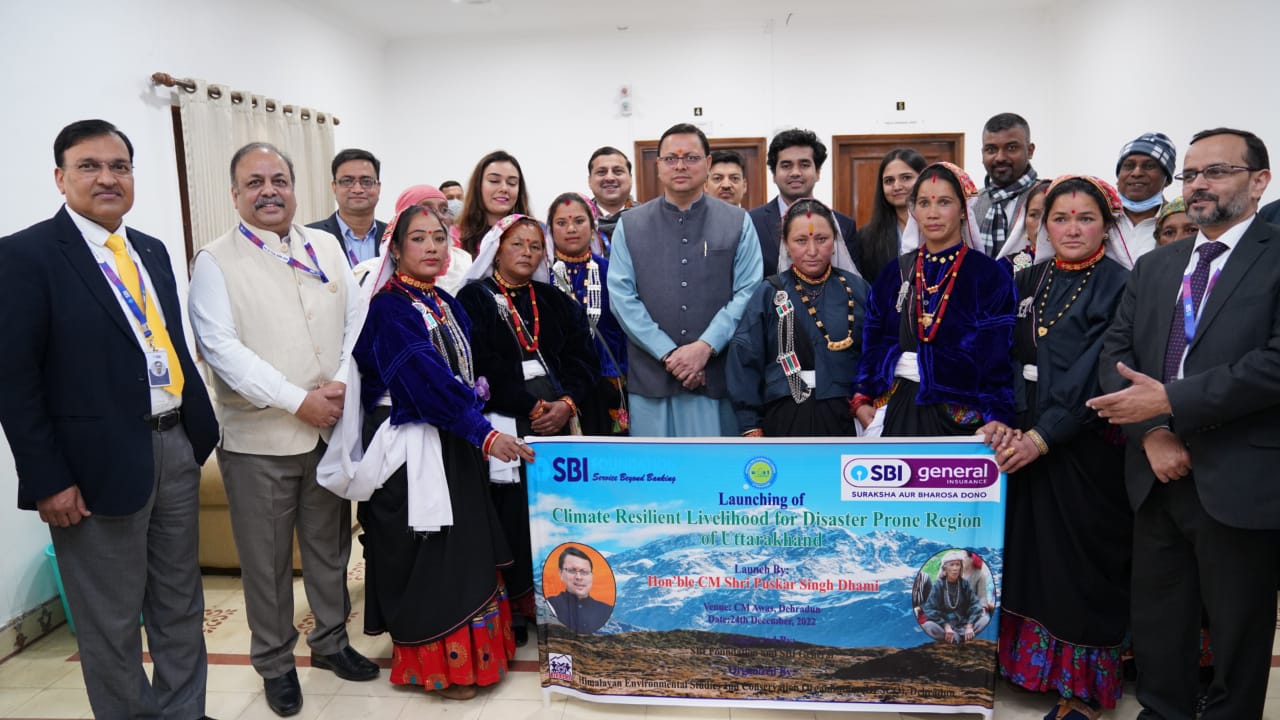 मुख्यमंत्री  पुष्कर सिंह धामी ने कहा कि सीमावर्ती गांव हमारे लिए अमूल्य हैं, ये मात्र हमारे सीमान्त प्रहरी नहीं बल्कि अमूल्य धरोहर भी हैं। सीमान्त क्षेत्र हमारी जड़े हैं, इनकों निरन्तर सिंचित किया जाना चाहिए।