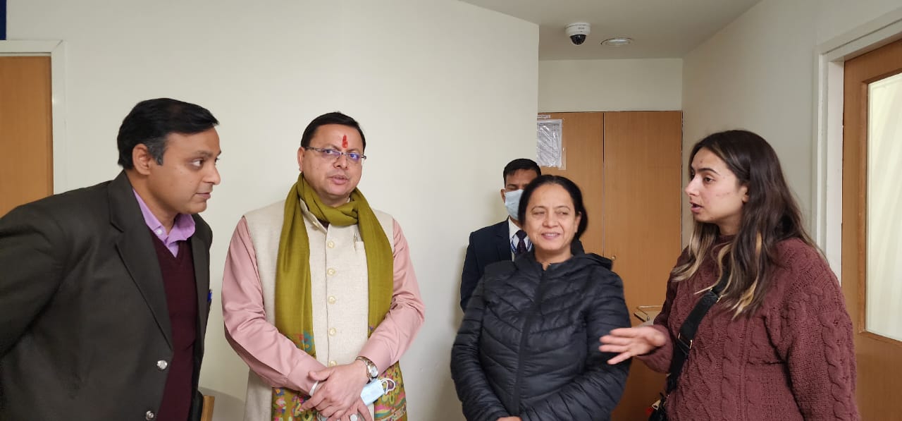 मुख्यमंत्री धामी नें क्रिकेटर ऋषभ पंत का हाल चाल जाना.. डॉक्टरों से ऋषभ के स्वास्थ्य सुधार के बारे में लीं जानकारी ऋषभ के ईलाज के लिए राज्य सरकार की ओर से पूरी मदद की जायेगी बोले धामी