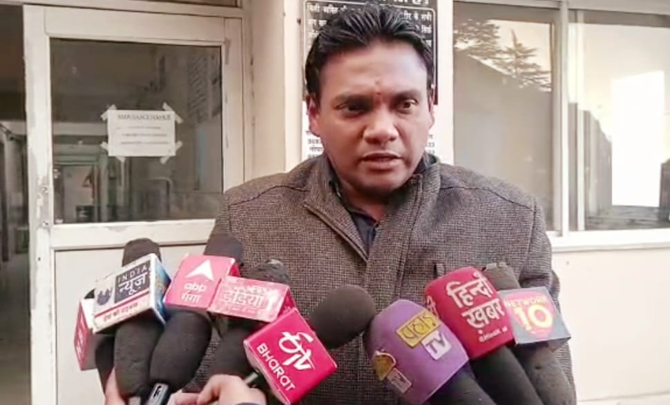 स्वास्थ्य सचिव डॉ आर राजेश कुमार ने लगाई फटकार : अस्पताल में नियुक्त डाक्टर और कर्मचारियों की अनुस्थिति पर सीएमएस से जबाब तलब किया