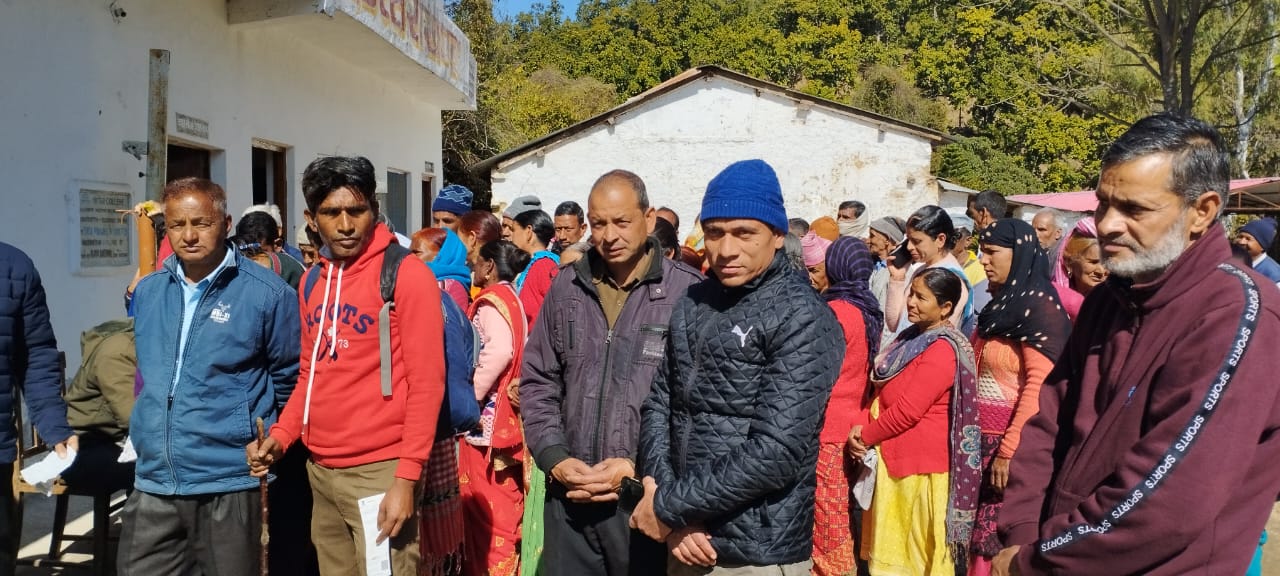 यमकेश्वर इंटर कालेज यमकेश्वर मे नेत्र शिविर का हुआ आयोजन 135 लाभार्थियों का शिविर मे आंखो की समस्या का हुआ समाधान…द्वारा इस नेत्र शिविर में विशेष भूमिका पूर्व ब्लाक प्रमुख प्रशांत बडोनी सहित राजेश सिंह राणा का रहा सहयोग..