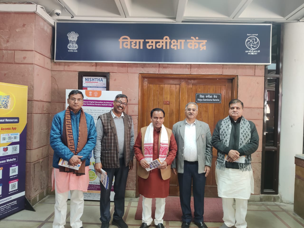 केन्द्रीय शिक्षा मंत्री से मिले कैबिनेट मंत्री डॉ0 धन सिंह रावत केन्द्रीय विश्वविद्यालय व एनआईटी श्रीनगर में कुलसचिवों की तैनाती की रखी मांग