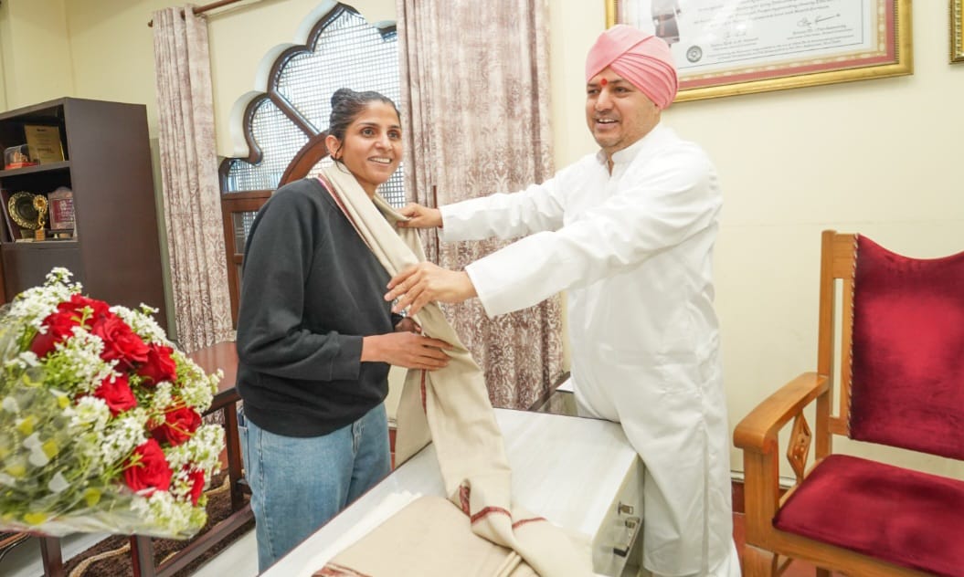 देहरादून जिलाधिकारी सोनिका ने श्री महाराज जी से भेंट की व आशीर्वाद लिया.. श्री झण्डा जी आरोहण स्थल पर सभी आवश्यक तैयारियों को पूरा किया गया..