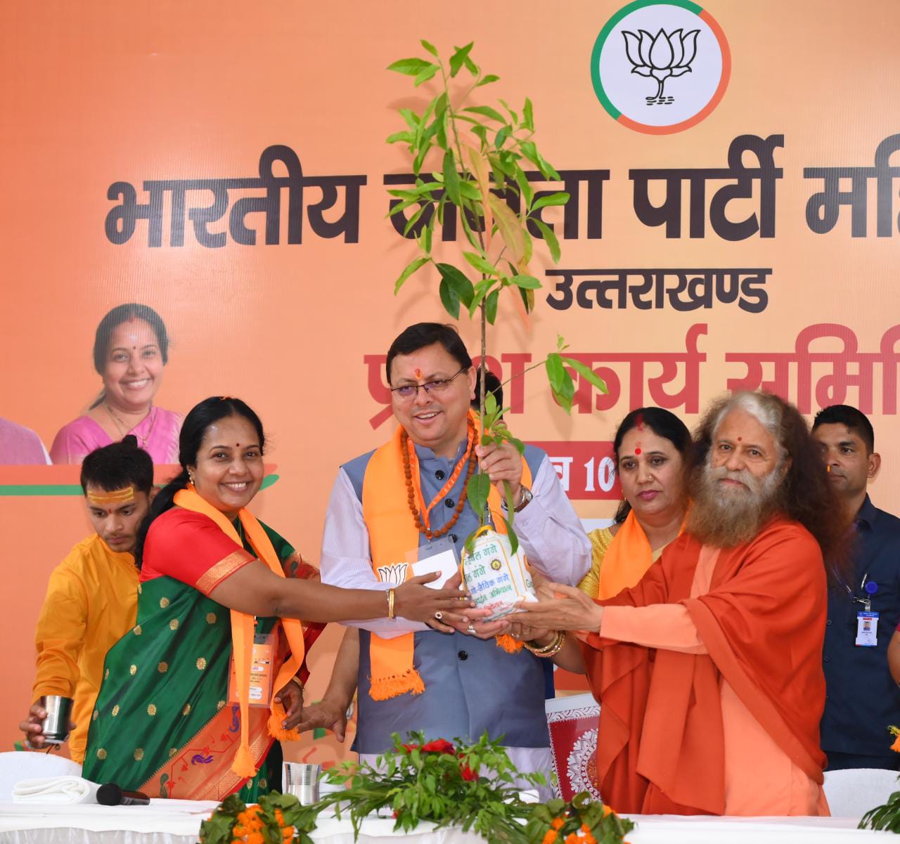 प्रदेश की महिलायें अपनी क्षमता एवं दक्षता से बढ़ा रही है राज्य का गौरव और सम्मान-मुख्यमंत्री