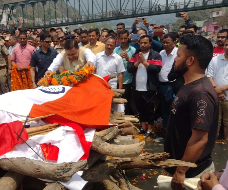 दिवंगत क्षेत्रीय विधायक व कैबिनेट मंत्री चन्दन राम दास को जनसैलाब ने नम आंखों से दी अंतिम विदाई…हमारे बीच से यो  चले जाना दुखद है। यह समाज, राज्य व पार्टी के लिए भी अपूरणीय क्षति : मुख्यमंत्री धामी