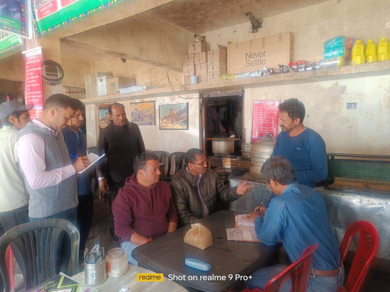 केदारनाथ धाम में दर्शन करने आ रहे तीर्थ यात्रियों को साफ-स्वच्छ वातावरण उपलब्ध हो इसके लिए जिलाधिकारी मयूर दीक्षित ने जिला पंचायत, नगर पालिका, नगर पंचायतों एवं सुलभ इंटरनेशनल को अपने-अपने क्षेत्रों में निरंतर बेहतर साफ-सफाई व्यवस्था करने के निर्देश दिए गए हैं