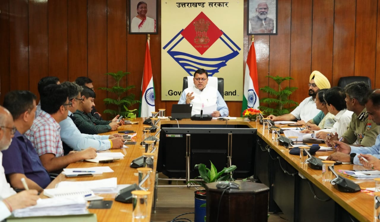 मुख्यमंत्री ने निर्देश दिये कि चारधाम यात्रा एवं अन्य धार्मिक स्थलों पर जो भी बाहरी लोग कार्य कर रहे हैं, यह सुनिश्चित किया जाए कि उन सभी का सत्यापन पूरा हो। उन्होंने गढ़वाल कमिश्नर एवं कुमायूं कमिश्नर को निर्देश दिये कि अपने कमीश्नरी क्षेत्र में अतिक्रमण हटाने से सबंधित सभी गतिविधियों पर पूरी निगरानी रखें और जिलाधिकारियों के साथ इसके लिए नियमित बैठकें भी करें।