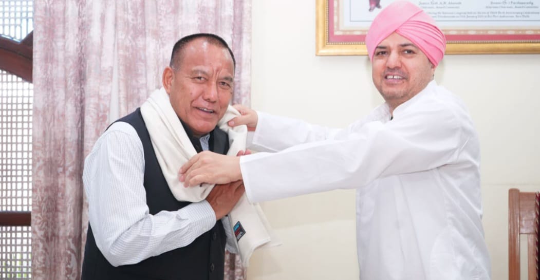 यू.के.एस.एस.एस.सी. के अध्यक्ष जी.एस. मर्तोलिया ने श्री दरबार साहिब में टेका मत्था,श्री महाराज जी के साथ शिष्टाचार भेंट कर श्री महाराज जी से आशीर्वाद प्राप्त किया