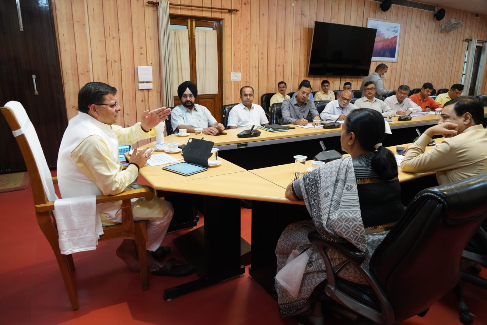 मुख्यमंत्री  पुष्कर सिंह धामी के अधिकारी को निर्देश  मानसखण्ड मंदिर माला मिशन के तहत प्रथम चरण में चिन्हित 16 मन्दिरों की भव्यता के लिए किये जा रहे कार्यों में तेजी लाई जाए