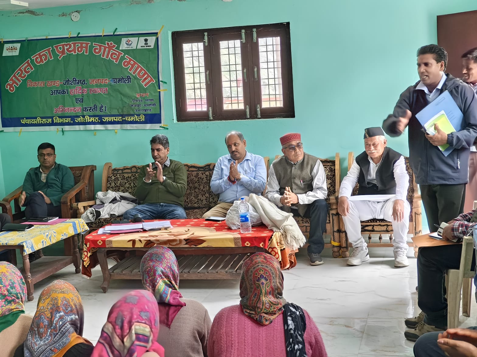 प्रथम सीमान्त गाॅव /वाइबै्रंट गाॅव माणा में आयोजित  हुआ जनसंवाद   विकास कार्यों की  हुई समीक्षा बैठक जाने क्या थे चर्चा के बिंदु और सचिव कार्यक्रम क्रियान्वयन दीपक कुमार  ने क्या दिया निर्देश ..