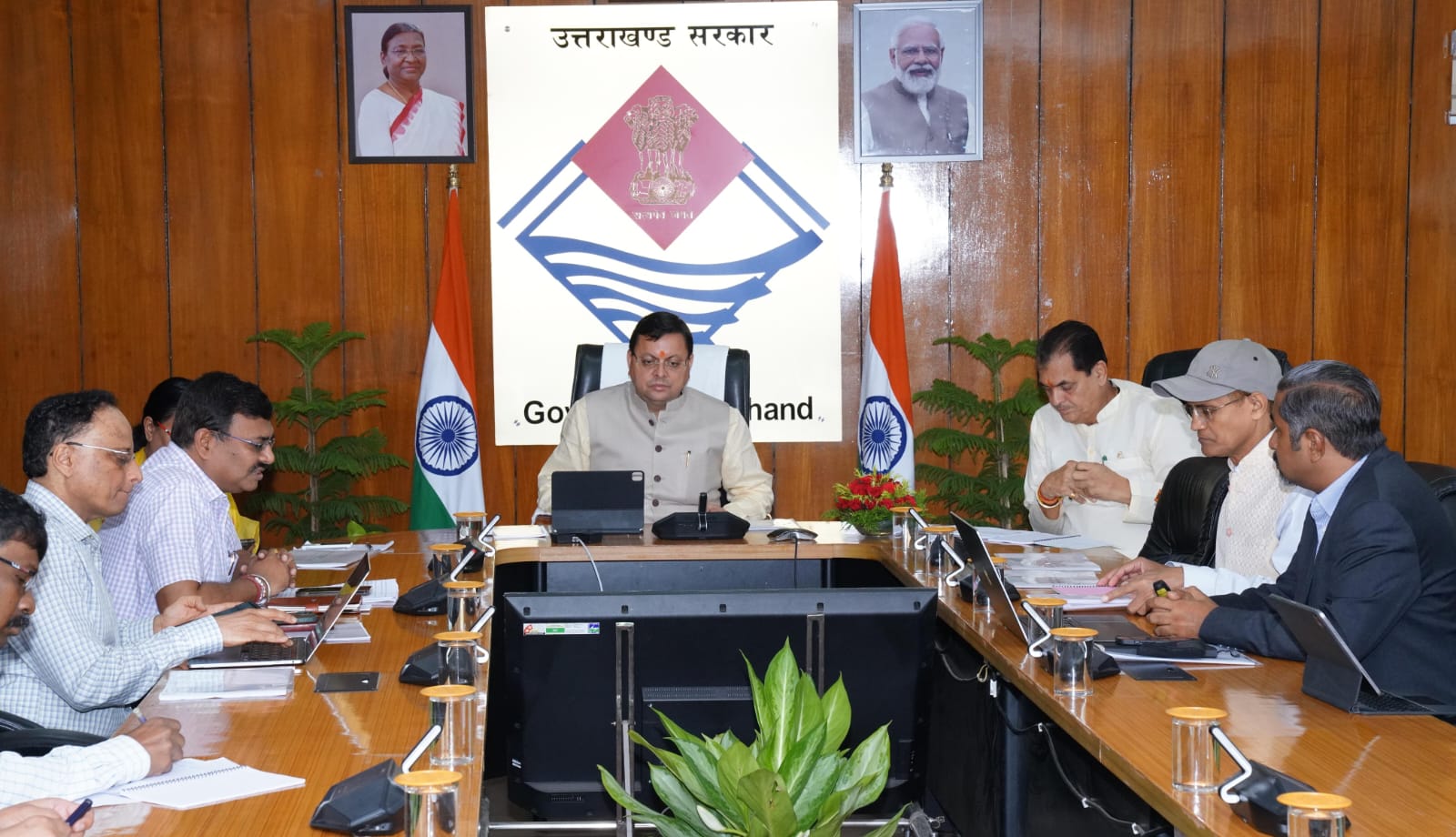 मुख्यमंत्री ने हरिद्वार- ऋषिकेश गंगा कोरिडोर शीघ्र बनाने के दिए निर्देश