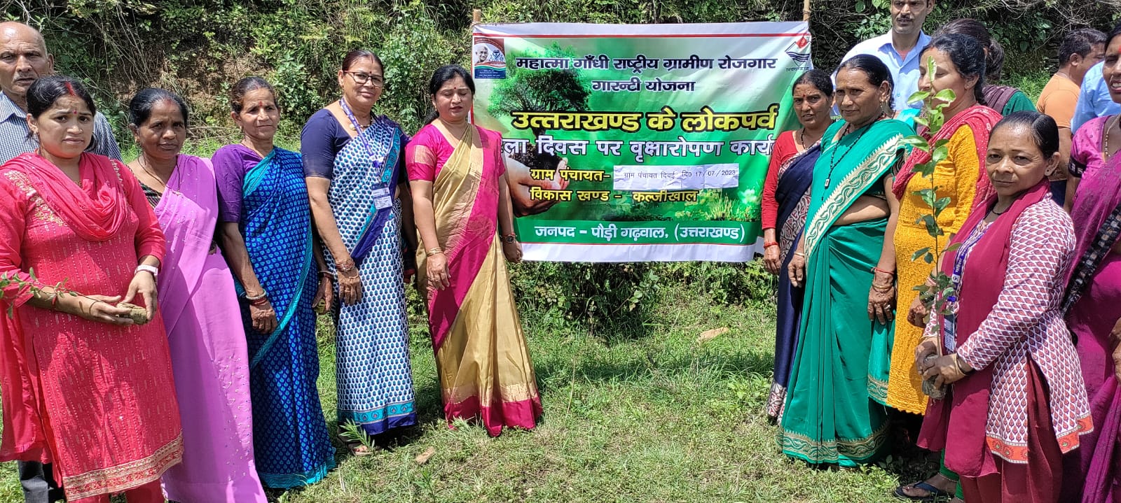 दिवई ग्राम पहुंचने पर प्रधान ग्राम पंचायत दिवई अनीता देवी एवं ग्राम वासियों ने ढोल-दमाऊ एवं फूल मालाओं से प्रमुख का स्वागत किया। प्रमुख बीना राणा ने मुख्य अतिथि के रूप में प्रतिभाग किया..