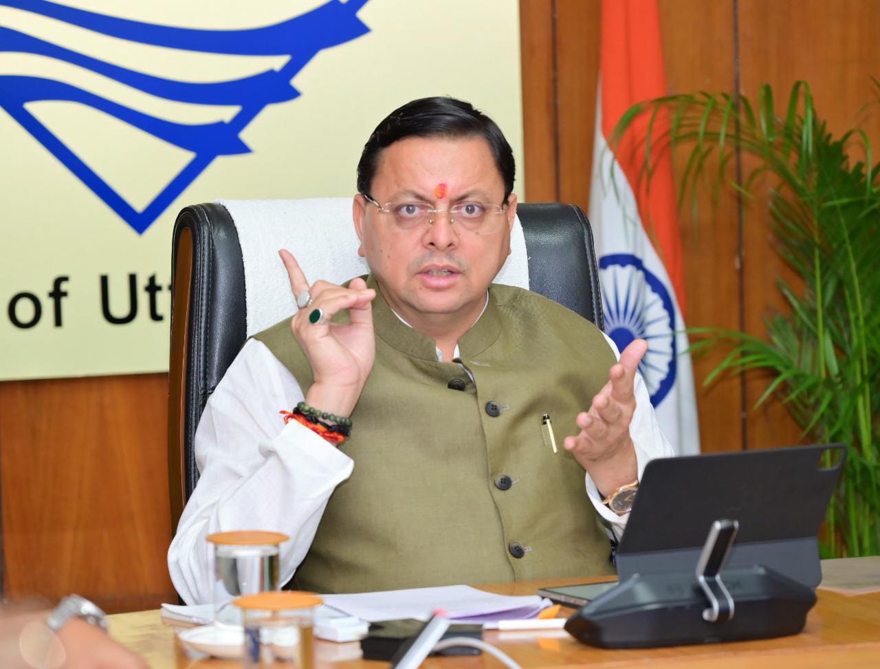 आवासीय भवनों के नक्से 15 दिन के अन्दर स्वीकृत हो जाय यह भी सुनिश्चित किया जाय व अपनायी जाने वाली प्रक्रियाओं को व्यवहारिक एवं सरलीकरण के साथ प्रभावी बनाये जाने पर भी बल दिया जाये: धामी